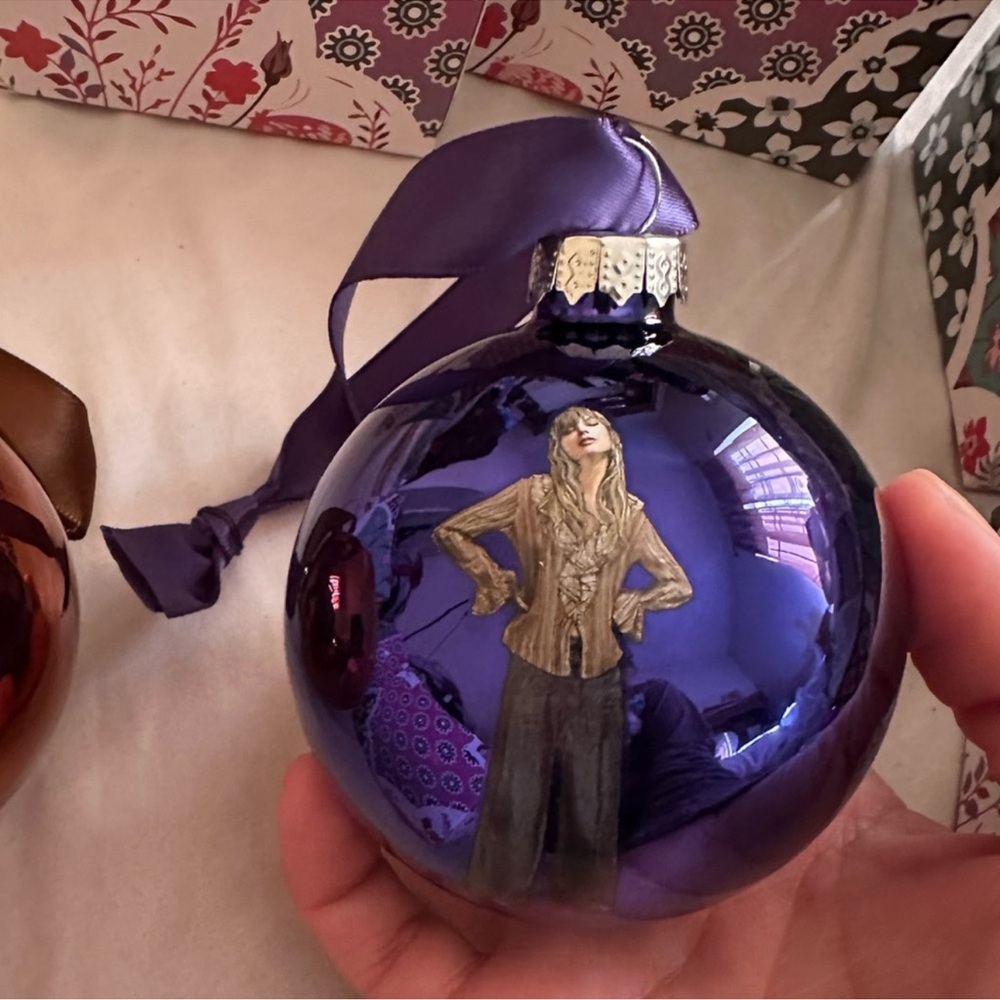 Taylor Swift Christmas Ball Ornaments. - Picture 8 of 12